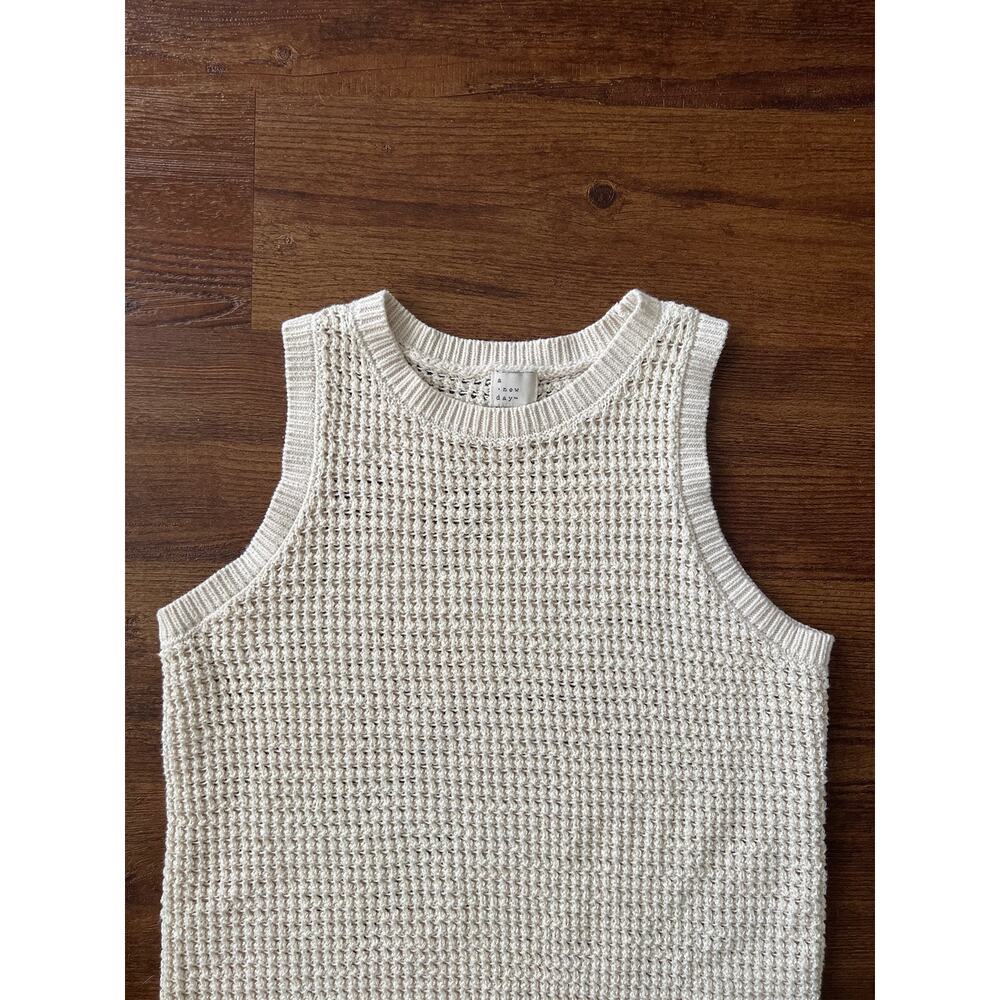 A New Day Cream Metallic Waffle Knit Sweater Vest Cropped Tank Size Medium - Picture 2 of 6